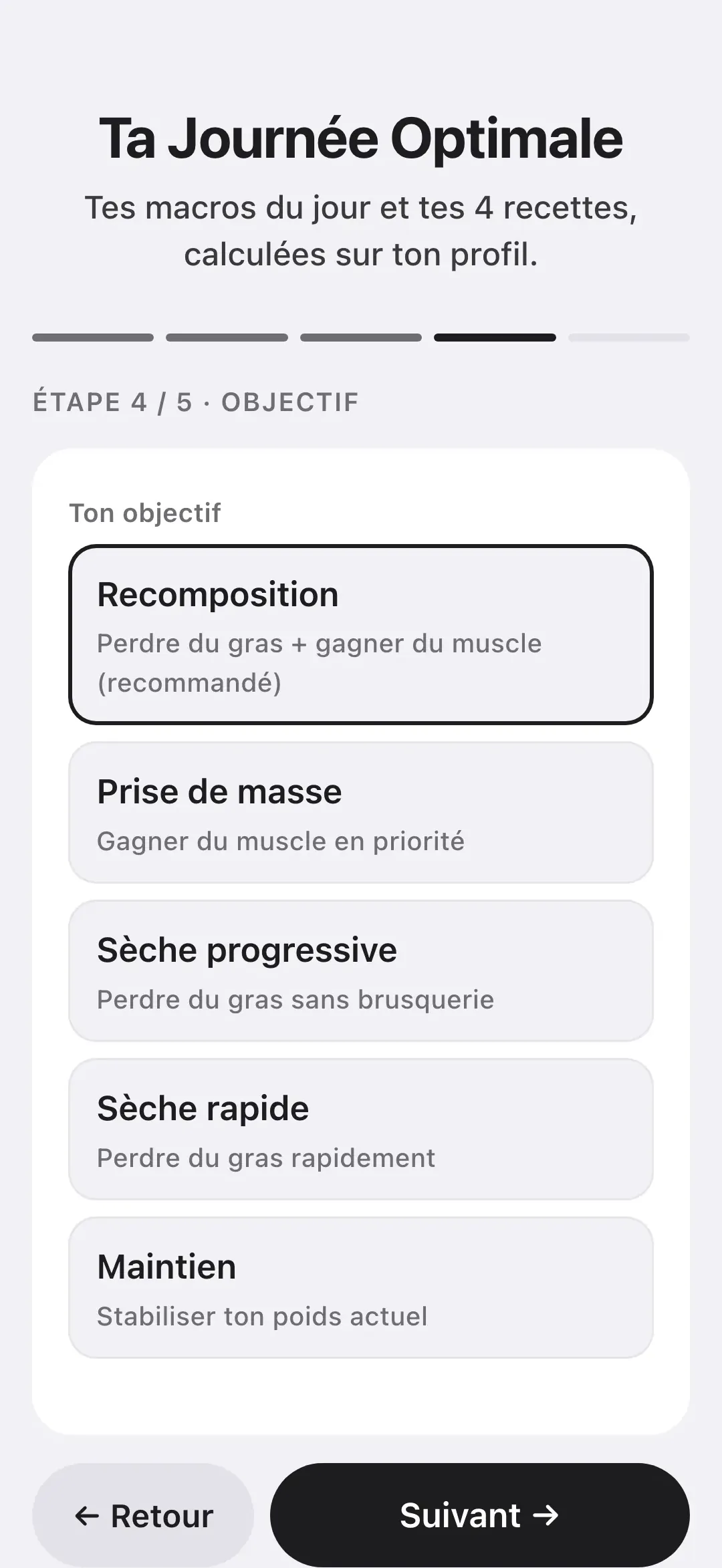 L'outil Ta Journée Optimale sur un téléphone, étape 4 sur 5 : le choix de l'objectif entre recomposition, prise de masse, sèche progressive, sèche rapide et maintien.